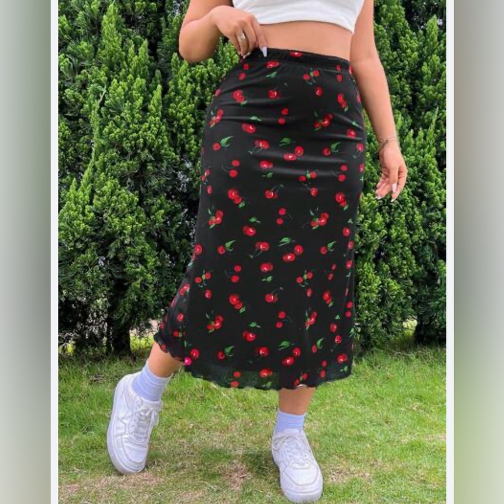 NIP Cherry print Skirt mesh. Elastic waist, lined. Length 32 inches. 🍒🍒